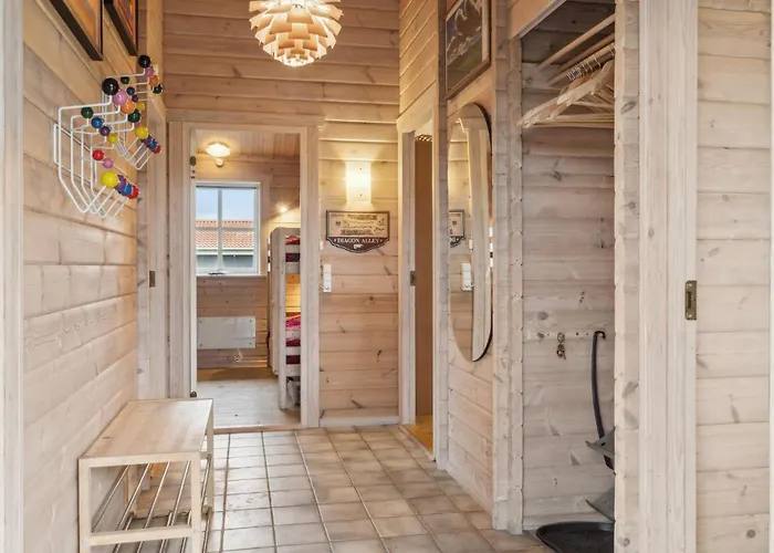 Сasa de vacaciones Amazing In Vaeggerlose With Sauna Bøtø By